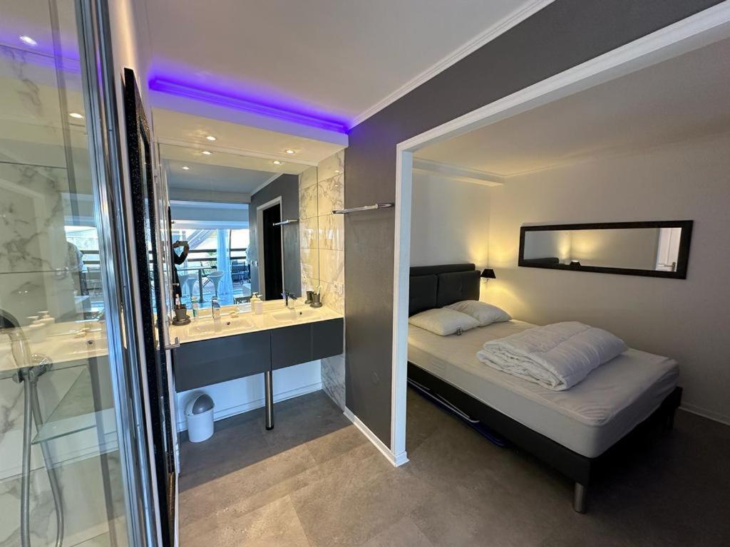 Naturiste Standing Port Nature 2 Cap D'agde